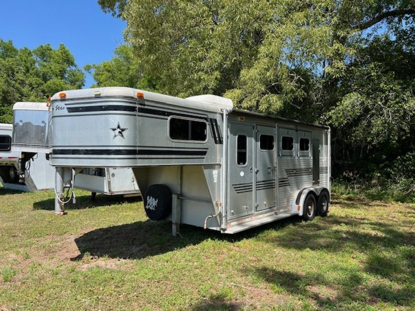 Used 1997 Silver Star 3 horse gooseneck w/ dressing room Horse Trailer