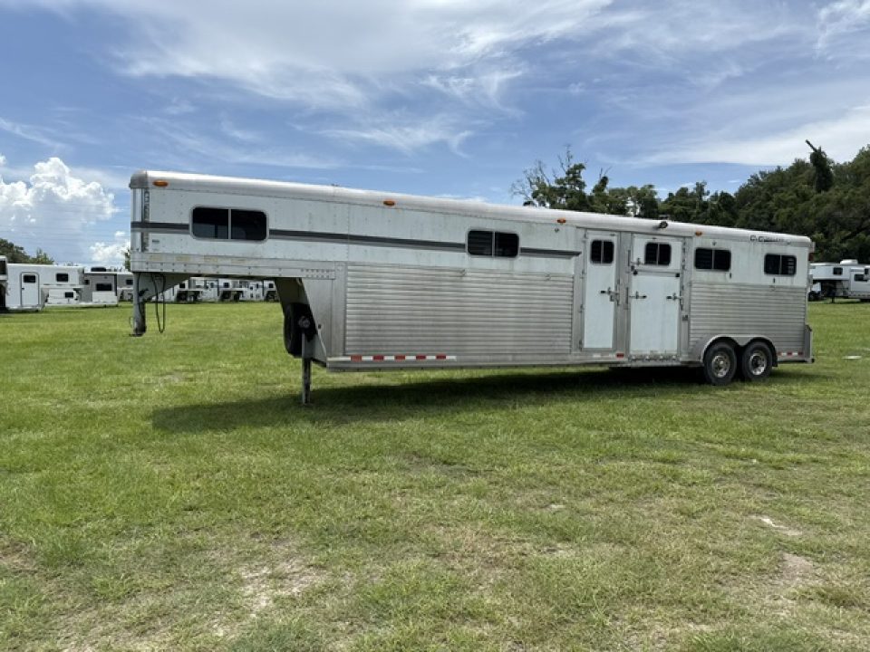 Used 2003 C&C 4 horse head to head Horse Trailer