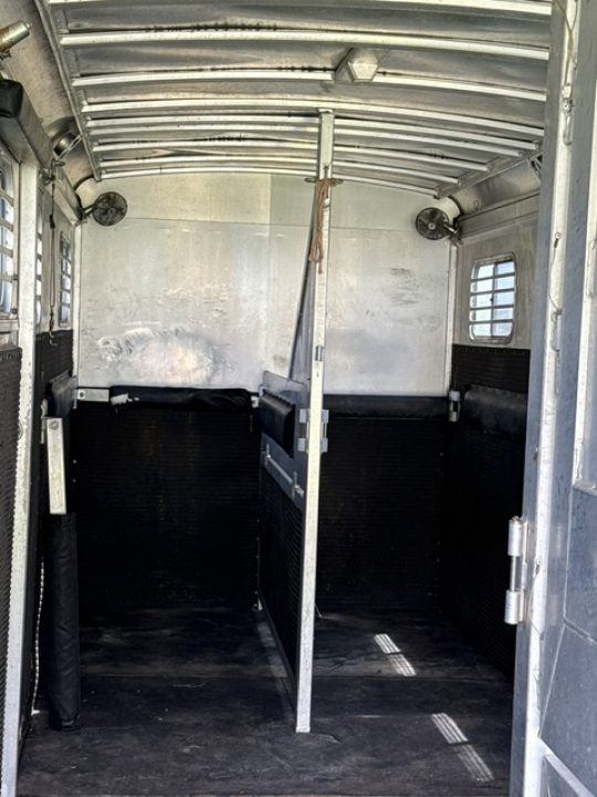 Used 2003 C&C 4 horse head to head Horse Trailer