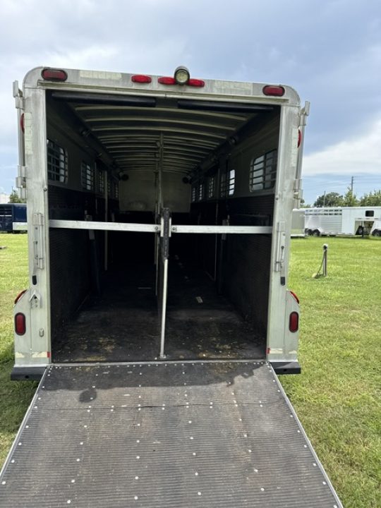 Used 2003 C&C 4 horse head to head Horse Trailer