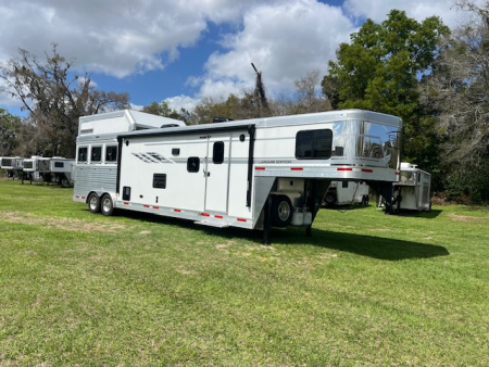 Used 2022 SMC 8' wide 3 horse Laramie 14' living quarters Horse Trailer