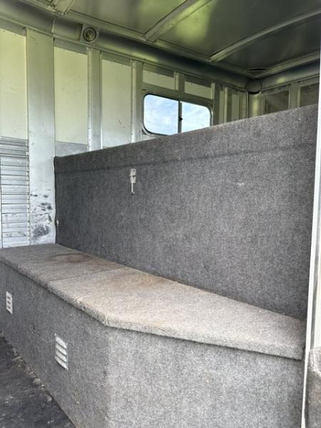 Used 2003 C&C 4 horse head to head Horse Trailer