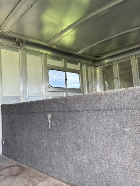 Used 2003 C&C 4 horse head to head Horse Trailer