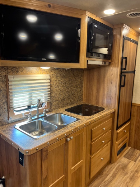 Used 2022 SMC 8' wide 3 horse Laramie 14' living quarters Horse Trailer