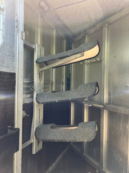 Used 1997 Silver Star 3 horse gooseneck w/ dressing room Horse Trailer