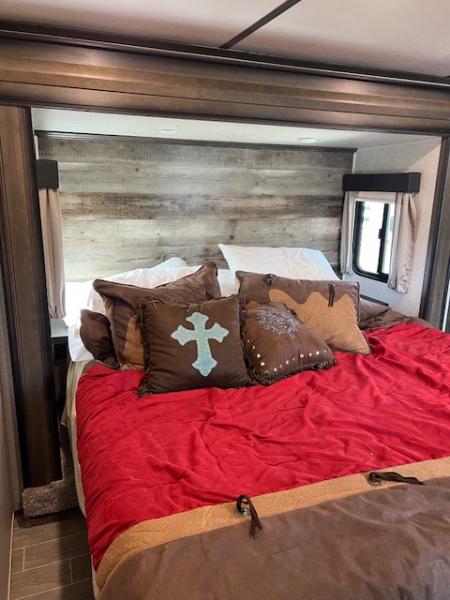 Used 2019 Keystone RV Montana High Country 345RL Fifth Wheel