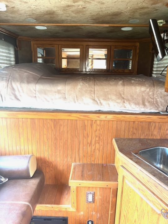Used 1997 Sundowner Trailers 8' wide 4 horse w/ 10' lq and gen Horse Trailer