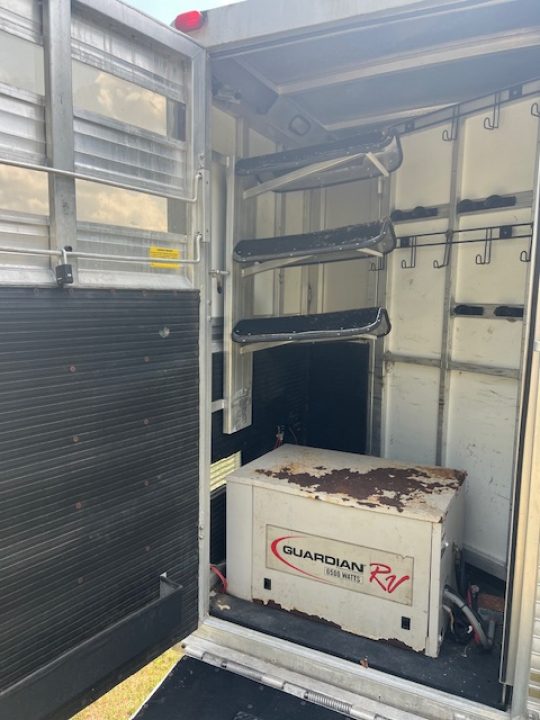 Used 1997 Sundowner Trailers 8' wide 4 horse w/ 10' lq and gen Horse Trailer