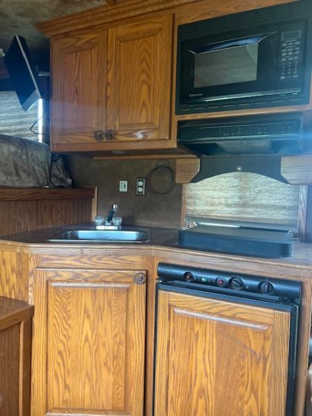 Used 1997 Sundowner Trailers 8' wide 4 horse w/ 10' lq and gen Horse Trailer