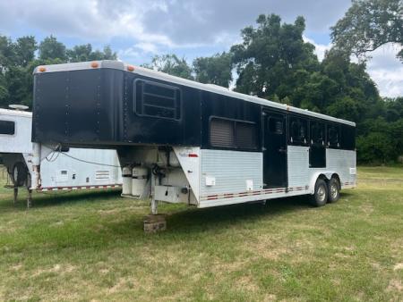 Used 1997 Sundowner Trailers 8' wide 4 horse w/ 10' lq and gen Horse Trailer