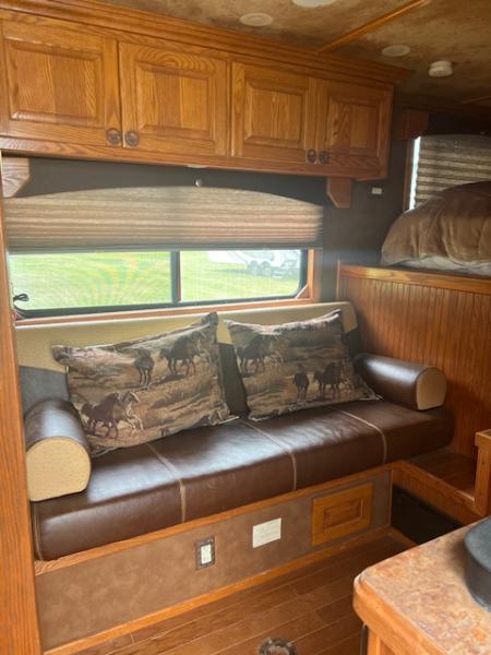 Used 1997 Sundowner Trailers 8' wide 4 horse w/ 10' lq and gen Horse Trailer