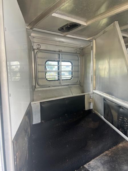 Used 1997 Sundowner Trailers 8' wide 4 horse w/ 10' lq and gen Horse Trailer