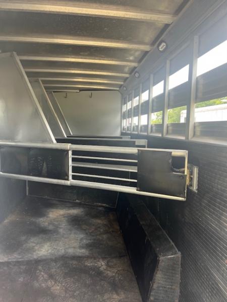 Used 1997 Sundowner Trailers 8' wide 4 horse w/ 10' lq and gen Horse Trailer
