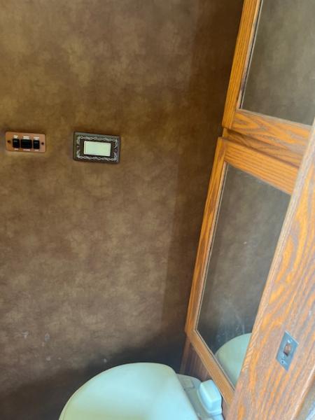 Used 1997 Sundowner Trailers 8' wide 4 horse w/ 10' lq and gen Horse Trailer