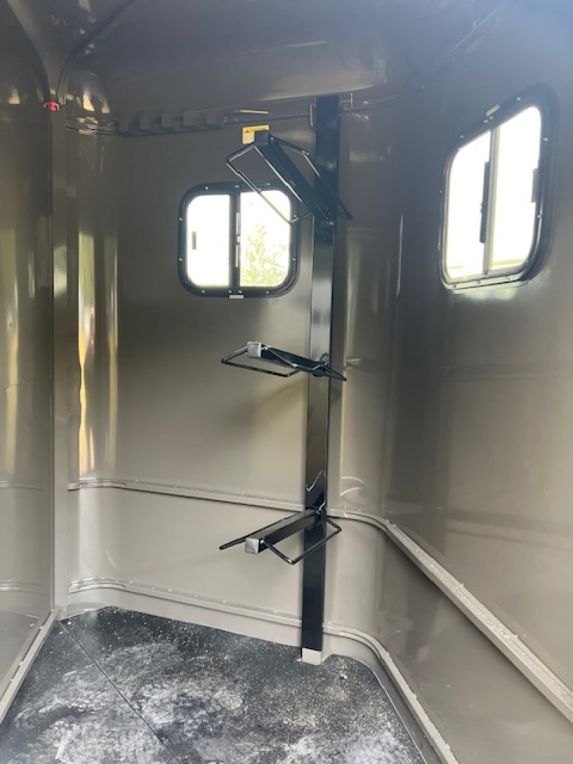 Used 2027 Valley Trailers 3 horse lined wall with dressing room Horse Trailer