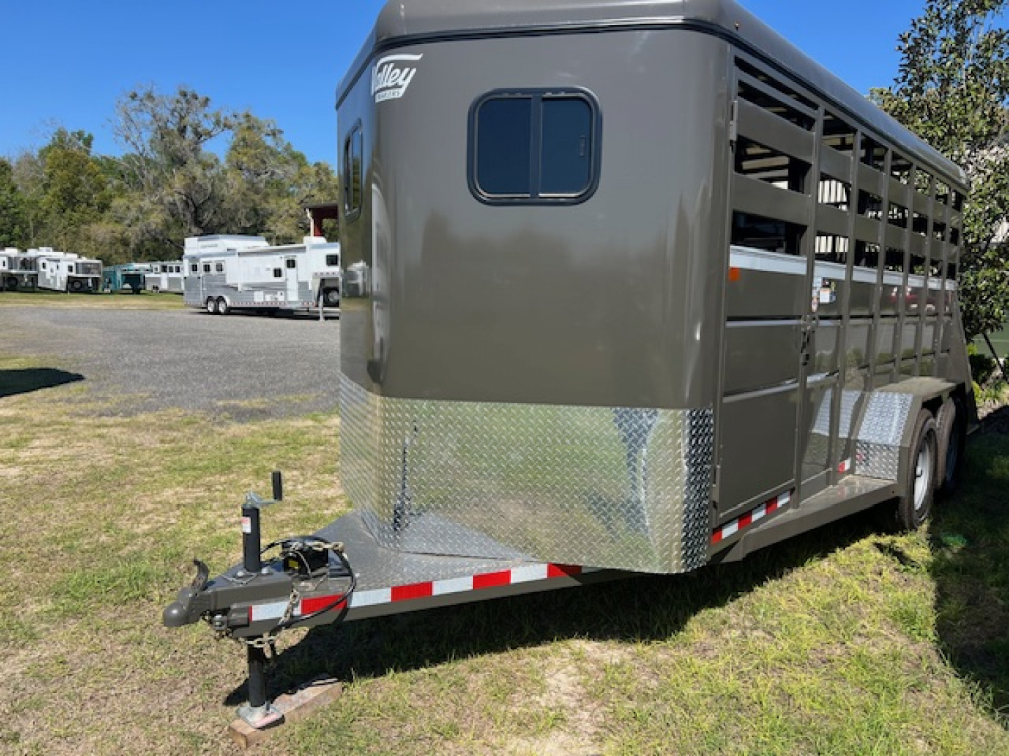 Used 2027 Valley Trailers 3 horse lined wall with dressing room Horse Trailer