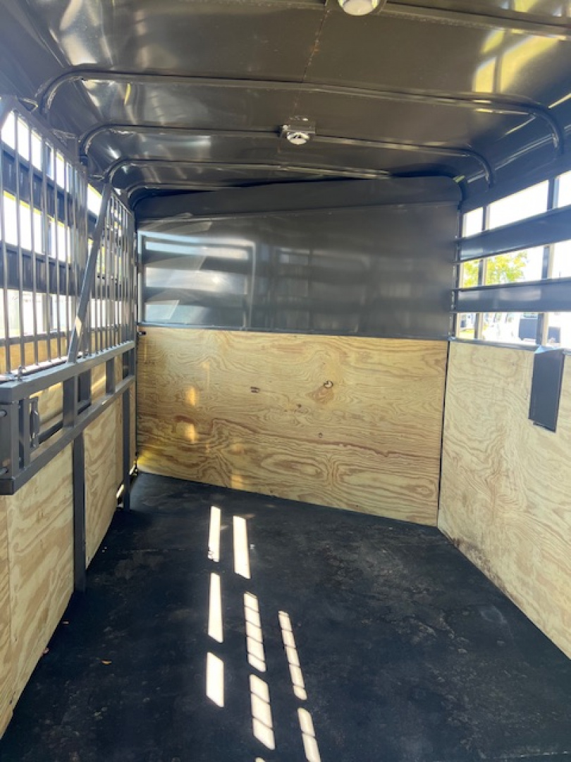 Used 2027 Valley Trailers 3 horse lined wall with dressing room Horse Trailer