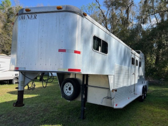 Used 1993 Sundowner 3 horse weekender Horse Trailer