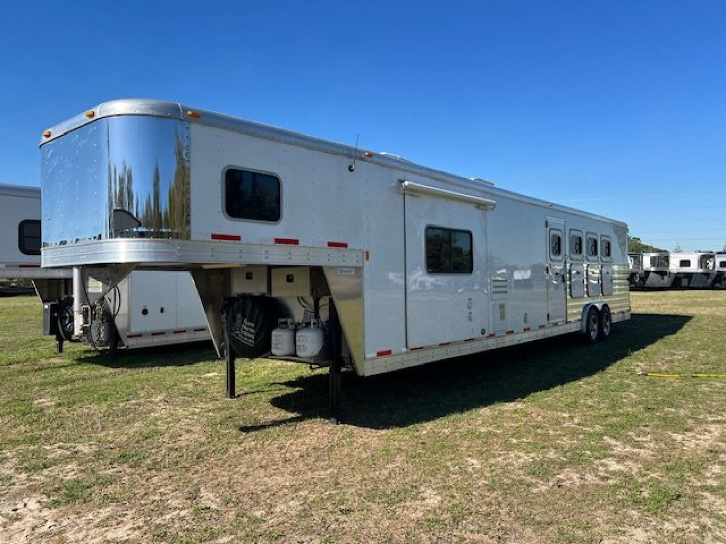 Used 2015 Exiss Trailers 8' wide 4 horse side load w/ 16' lq Horse Trailer
