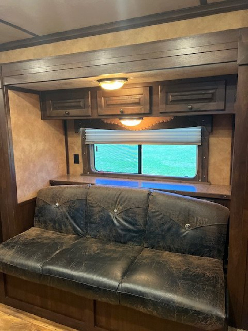 Used 2015 Exiss Trailers 8' wide 4 horse side load w/ 16' lq Horse Trailer