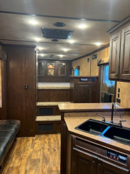 Used 2015 Exiss Trailers 8' wide 4 horse side load w/ 16' lq Horse Trailer