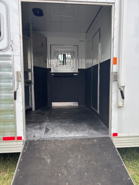 Used 2015 Exiss Trailers 8' wide 4 horse side load w/ 16' lq Horse Trailer