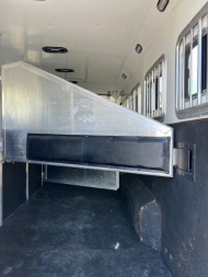 Used 2015 Exiss Trailers 8' wide 4 horse side load w/ 16' lq Horse Trailer