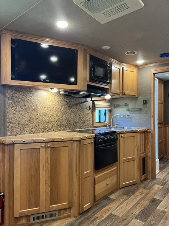 Used 2019 SMC 8' wide 3 horse w/16' living quarters with generator Horse Trailer