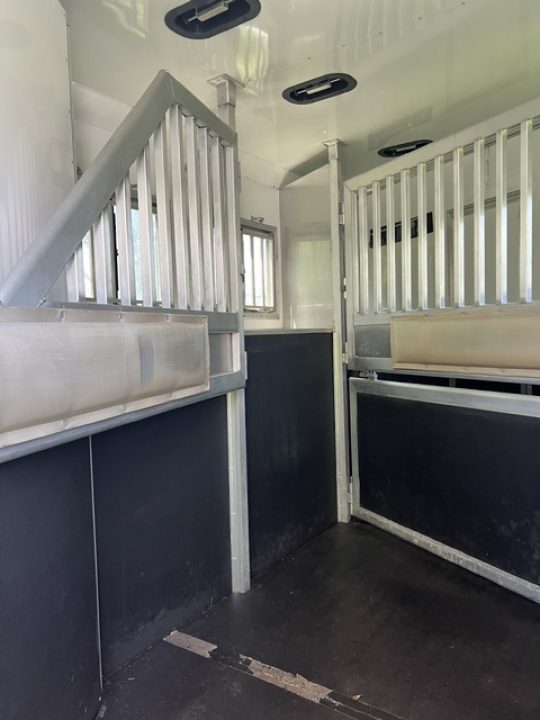 Used 2019 SMC 8' wide 3 horse w/16' living quarters with generator Horse Trailer