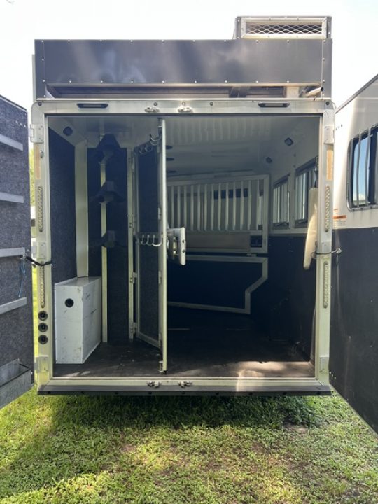 Used 2019 SMC 8' wide 3 horse w/16' living quarters with generator Horse Trailer