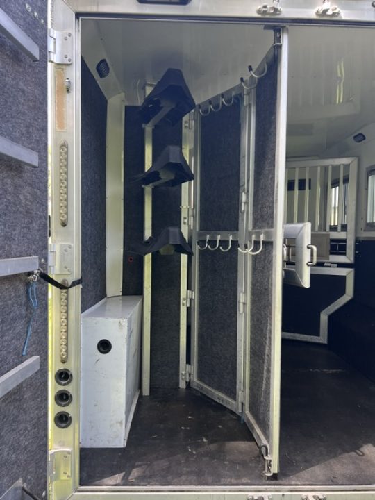 Used 2019 SMC 8' wide 3 horse w/16' living quarters with generator Horse Trailer