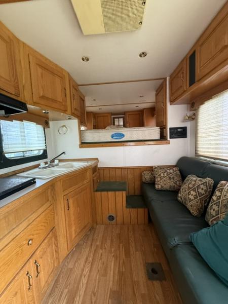 Used 2001 Sooner 8' wide 4 horse w/ 12' lq and midtack Horse Trailer