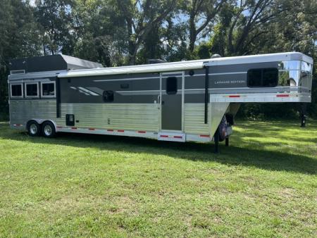 Used 2019 SMC 8' wide 3 horse w/16' living quarters with generator Horse Trailer