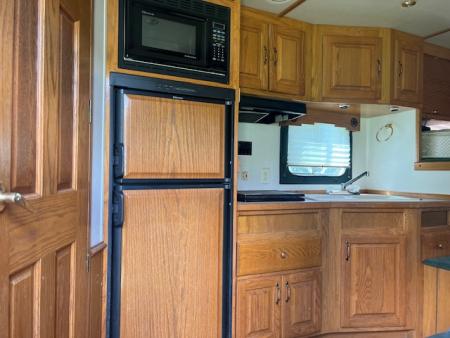Used 2001 Sooner 8' wide 4 horse w/ 12' lq and midtack Horse Trailer