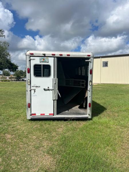 Used 2001 Sooner 8' wide 4 horse w/ 12' lq and midtack Horse Trailer
