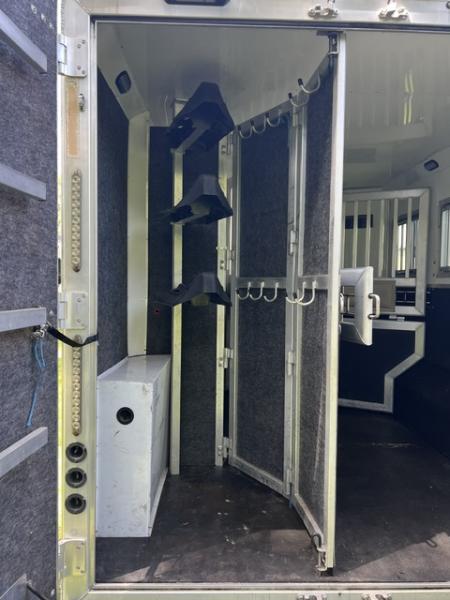 Used 2019 SMC 8' wide 3 horse w/16' living quarters with generator Horse Trailer