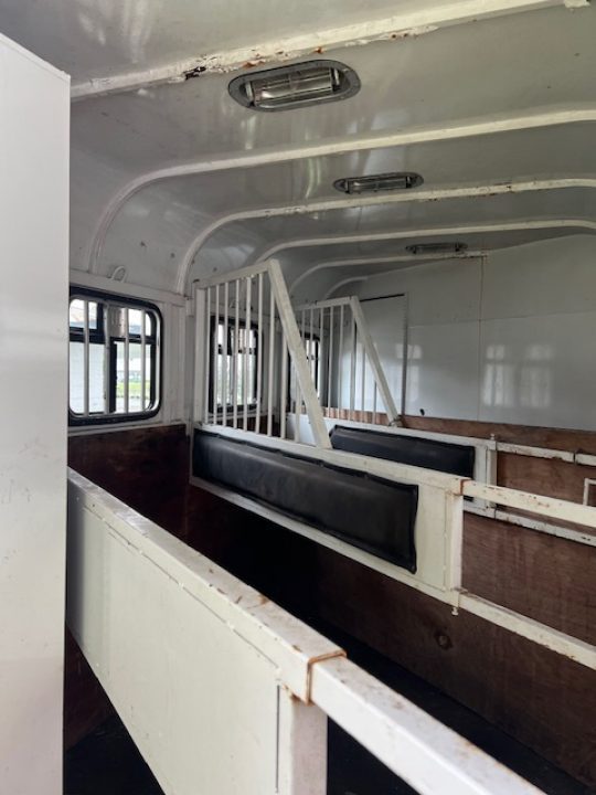 Used 2007 Double D 3 horse with 7' living quarters Horse Trailer