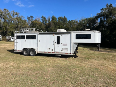 Used 2009 Shadow 3 horse w/ 9' lq slide and generator Horse Trailer