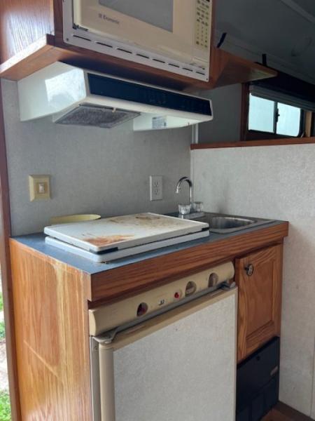 Used 2007 Double D 3 horse with 7' living quarters Horse Trailer