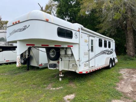 Used 2007 Double D 3 horse with 7' living quarters Horse Trailer