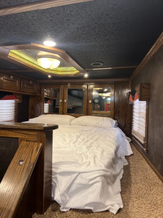 Used 2015 Featherlite Trailers 8' wide 3 horse w/ 12' living quarters Horse Trailer