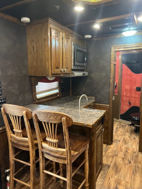 Used 2015 Featherlite Trailers 8' wide 3 horse w/ 12' living quarters Horse Trailer