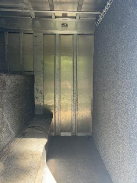 Used 1999 Featherlite Trailers 8 horse w/midtack and dressing room Horse Trailer