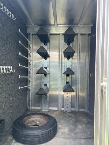 Used 1999 Featherlite Trailers 8 horse w/midtack and dressing room Horse Trailer