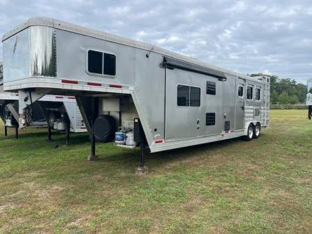 Used 2015 Featherlite Trailers 8' wide 3 horse w/ 12' living quarters Horse Trailer