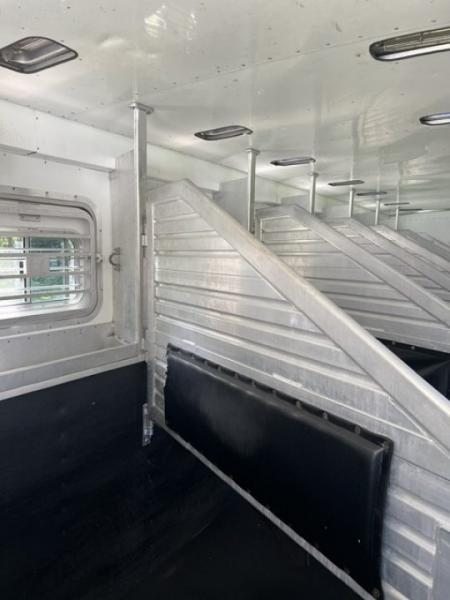 Used 1999 Featherlite Trailers 8 horse w/midtack and dressing room Horse Trailer