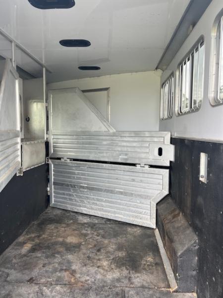 Used 2015 Featherlite Trailers 8' wide 3 horse w/ 12' living quarters Horse Trailer