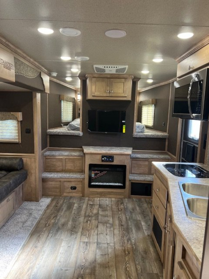 New 2025 Merhow Trailers 8' wide 4 horse w/ 14' living quarters Horse Trailer