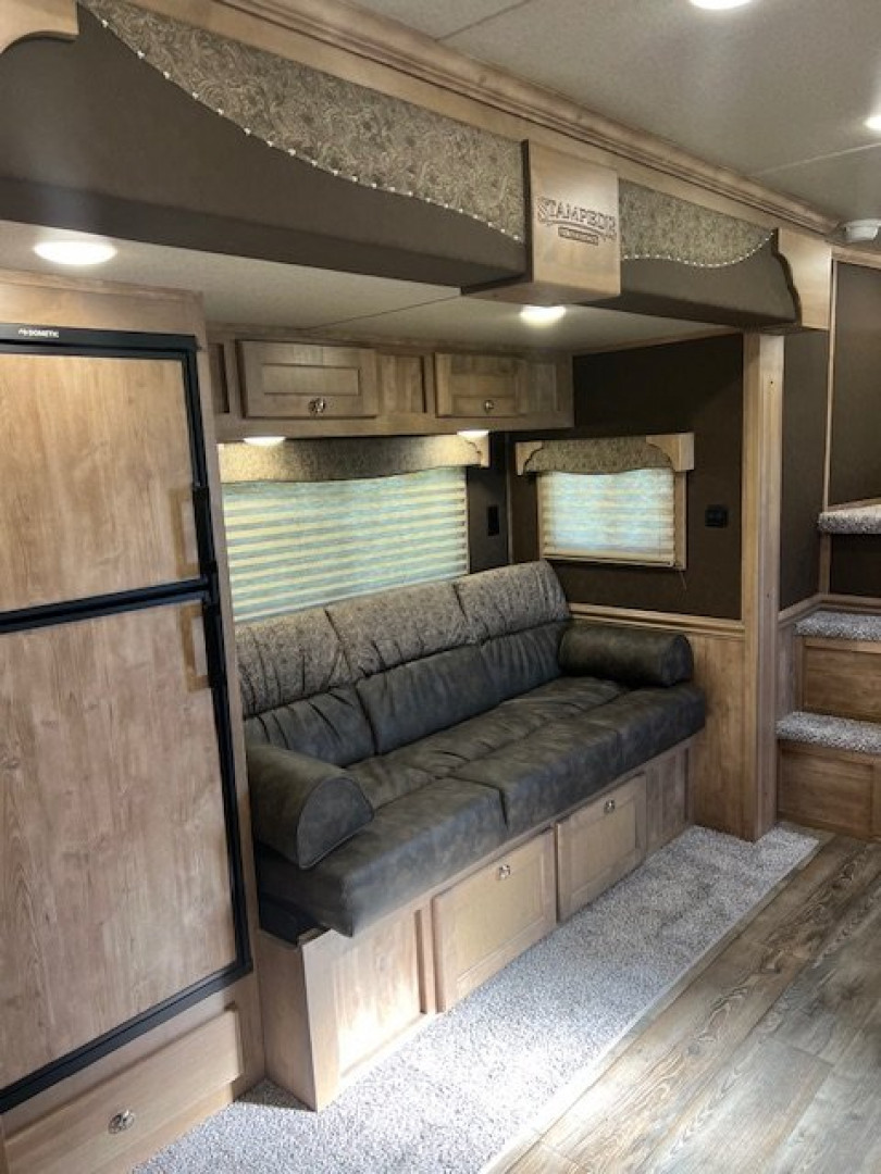 New 2025 Merhow Trailers 8' wide 4 horse w/ 14' living quarters Horse Trailer
