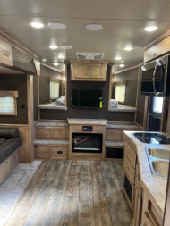New 2025 Merhow Trailers 8' wide 4 horse w/ 14' living quarters Horse Trailer